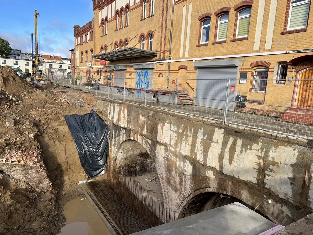 Aushub mit historischen Kellergewölben