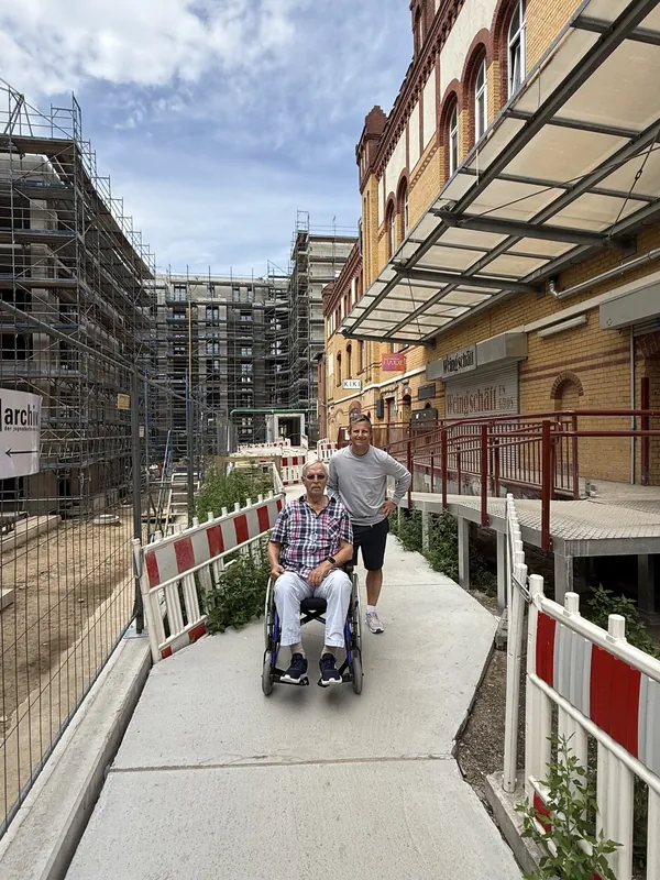 Werner Kasten und Dirk C. Kasten auf der Baustelle