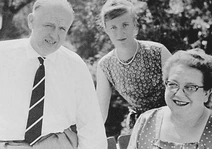 Walter Mann mit Tochter Hannelore Kasten-Mann und Ehefrau Edith Mann